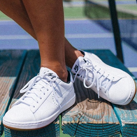 nike classic tennis shoes